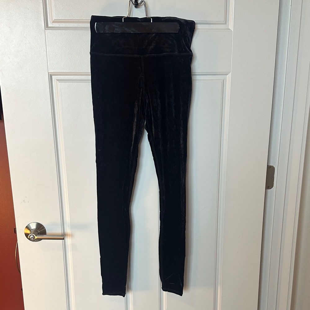 alo yoga black faux velvet leggings